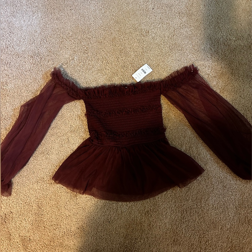 Ruffle off the shoulder top from buckle size small